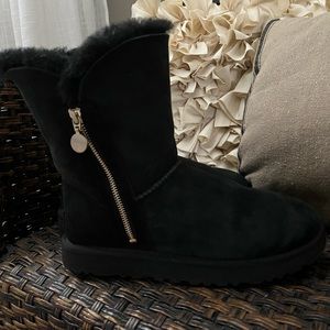 UGG Bailey Zip Short